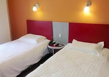 Motel 168 Shanghai Pudong Huinan Metro Station Tesco Xangai Exterior foto