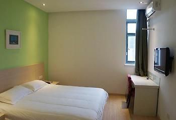 Motel 168 Shanghai Pudong Huinan Metro Station Tesco Xangai Exterior foto